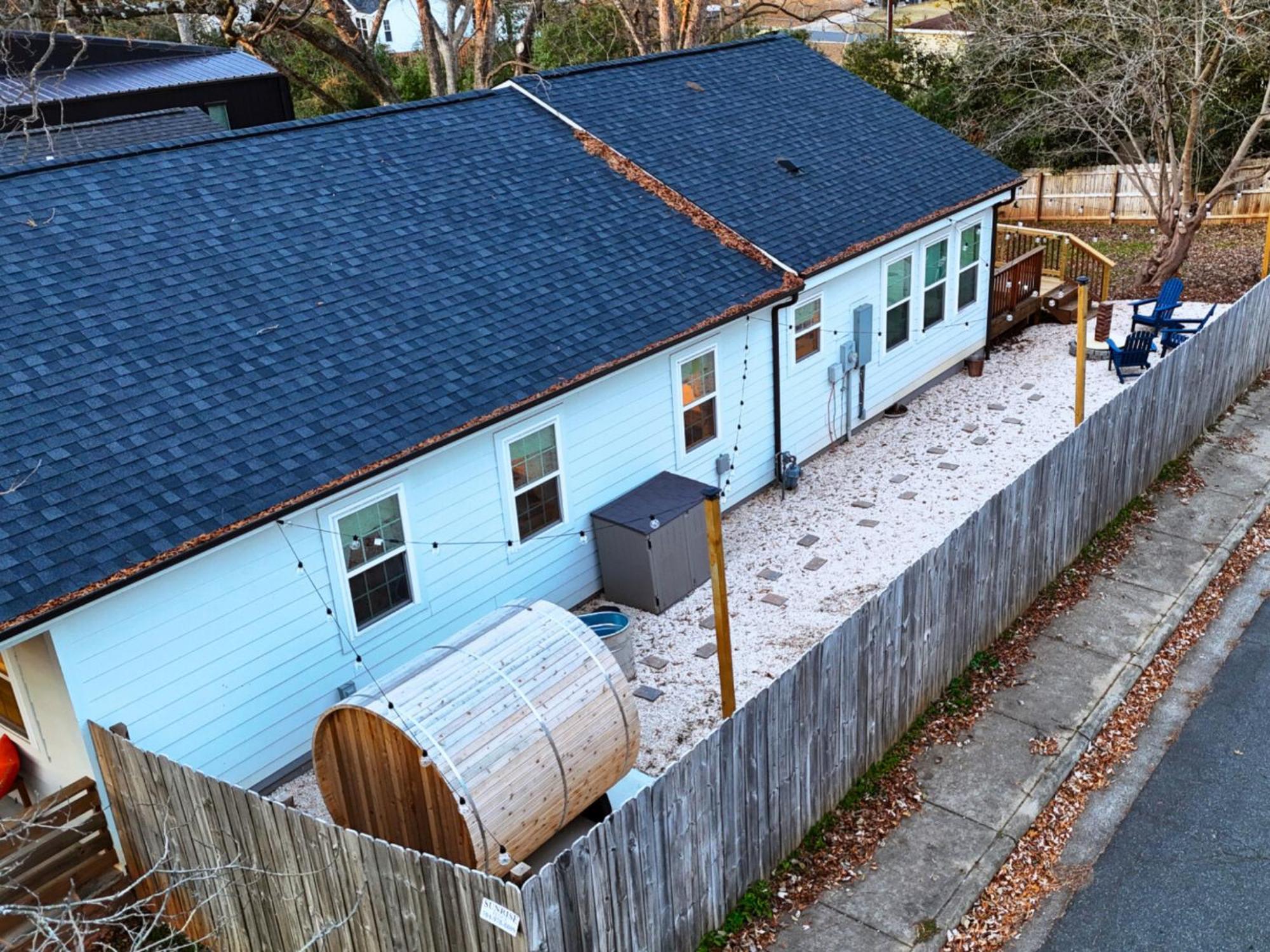 Venetian Beds, Outdoor Barrel Sauna, Hot Tub, Cold Plunge Apartment Charlotte Exterior photo